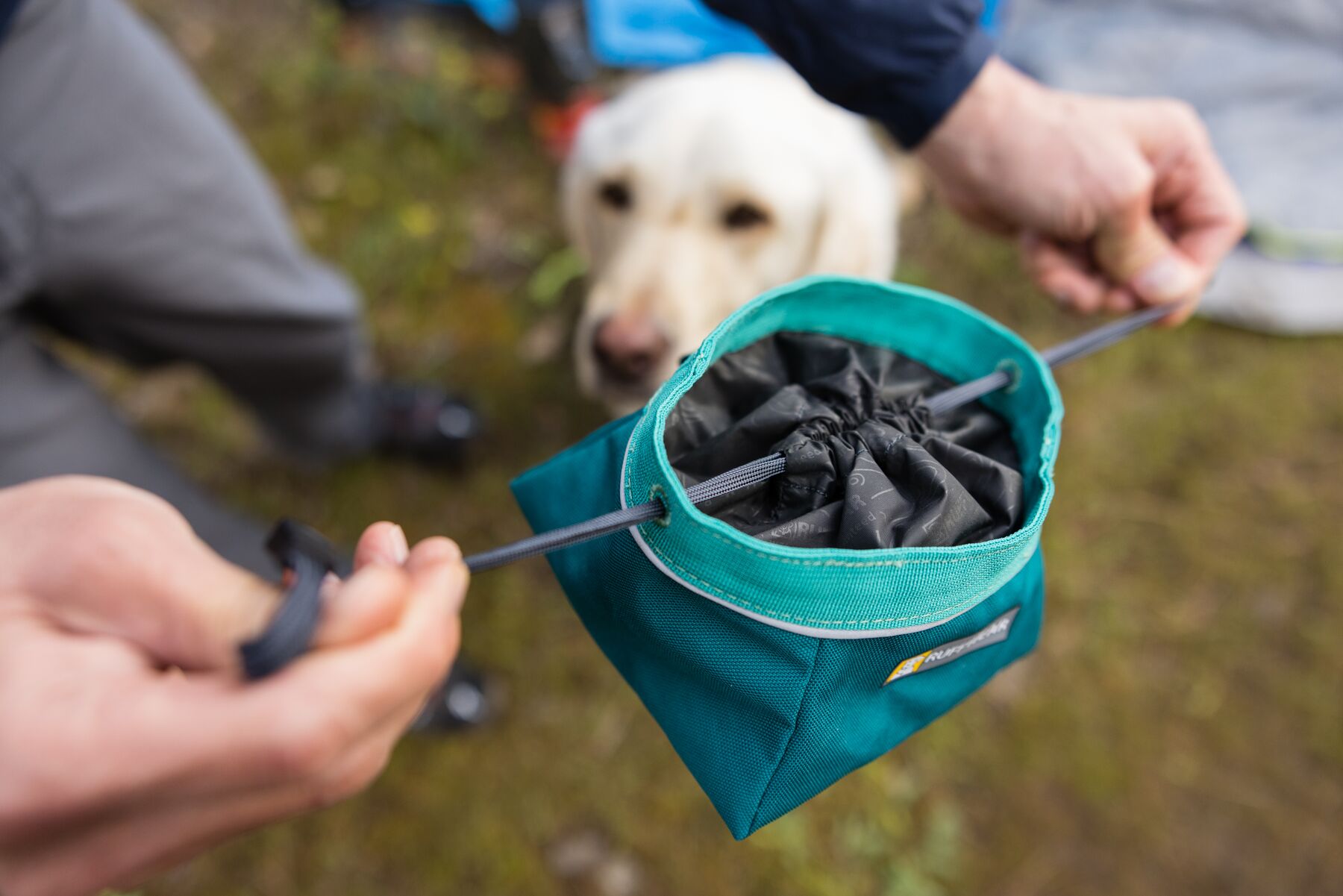Ruffwear Quencher Cinch Top, hopfällbar mat/vattenskål med topp förslutning
